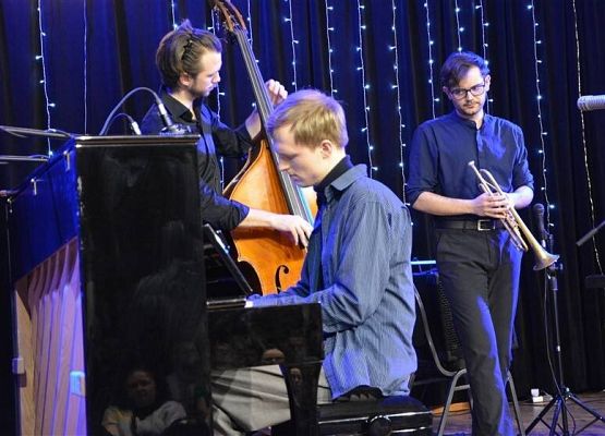 Grafika 2: Koncert zespołu PESH - relacja zdjęciowa