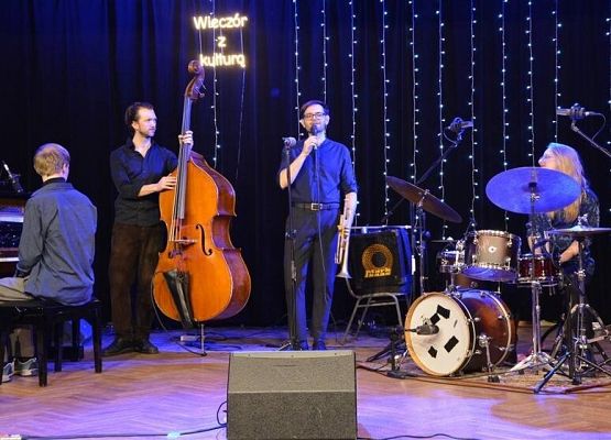 Grafika 1: Koncert zespołu PESH - relacja zdjęciowa