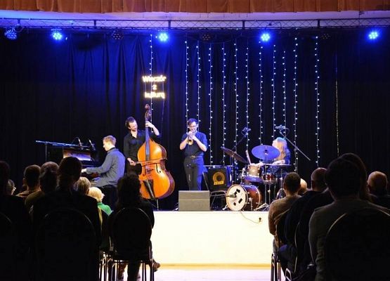 Grafika 3: Koncert zespołu PESH - relacja zdjęciowa