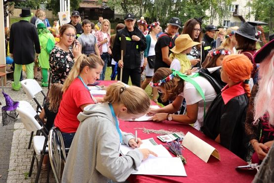 Grafika #4: Parada Czarownic 2019