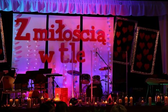 Grafika #0: Recital Z miłością w tle