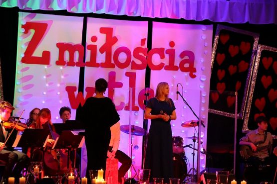 Grafika #4: Recital Z miłością w tle