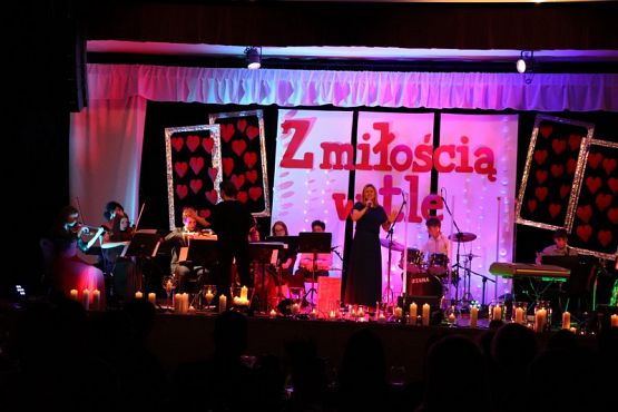 Grafika #17: Recital Z miłością w tle