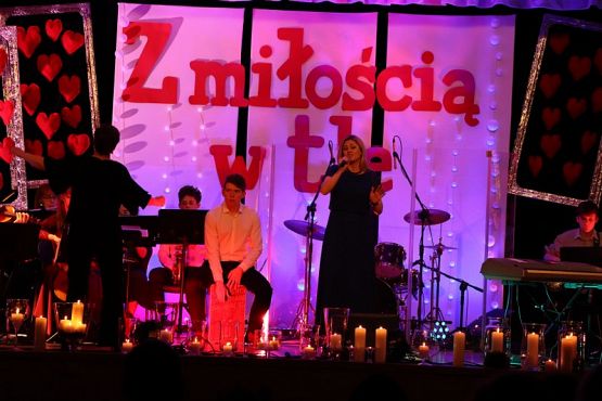 Grafika #21: Recital Z miłością w tle