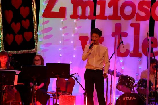 Grafika #23: Recital Z miłością w tle