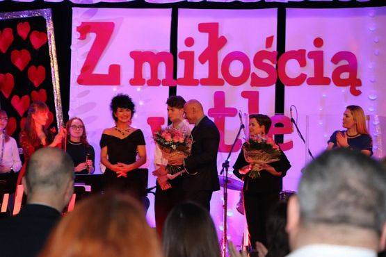 Grafika #35: Recital Z miłością w tle