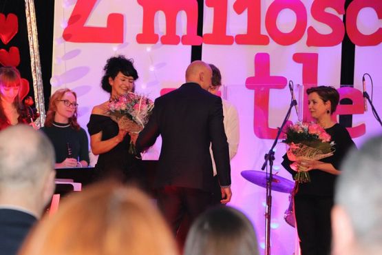 Grafika #36: Recital Z miłością w tle